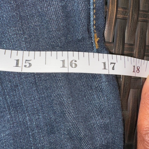 Judy Blue Women’s Jeans
Size: 13 / 31
Color: Dark Wash Blue - Picture 3 of 6